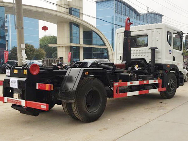東風創(chuàng)普拉臂式垃圾車 東風創(chuàng)普拉臂式垃圾車