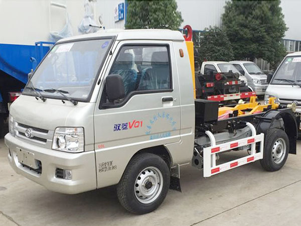 福田馭菱拉臂式垃圾車 福田馭菱拉臂式垃圾車