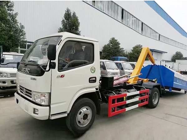 東風(fēng)福瑞卡拉臂式垃圾車(chē) 東風(fēng)福瑞卡拉臂式垃圾車(chē)