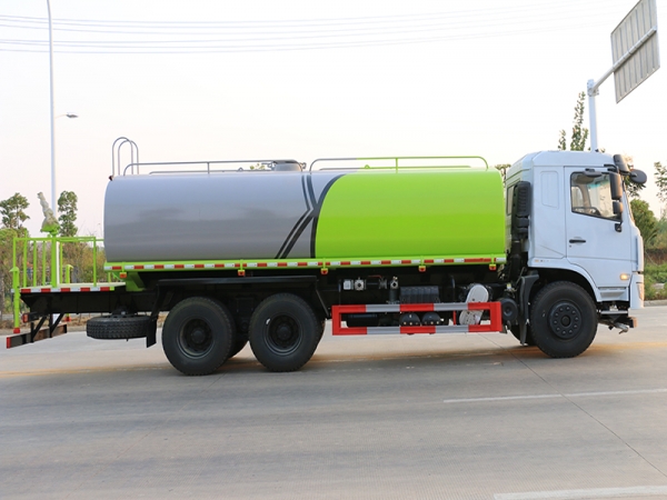 國六東風D3L后八輪 19.3噸 灑水車? 國六東風D3L后八輪 19.3噸 灑水車?