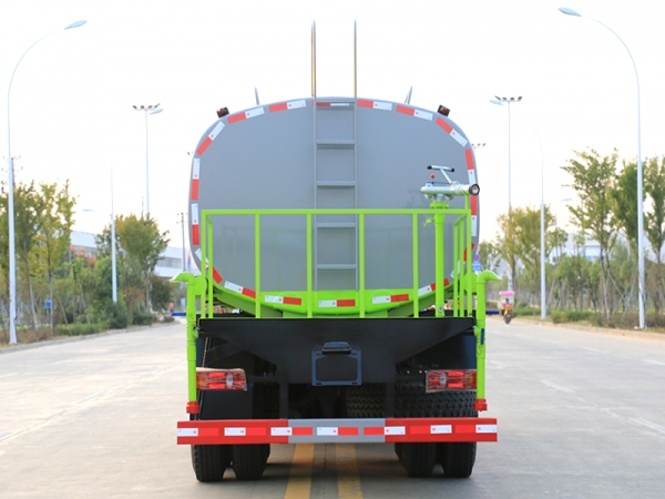 國六東風D3L后八輪 19.3噸 灑水車? 國六東風D3L后八輪 19.3噸 灑水車?