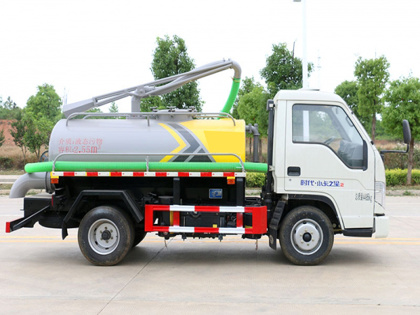 凱力風牌KLF5040GXEB6型吸糞車 凱力風牌KLF5040GXEB6型吸糞車