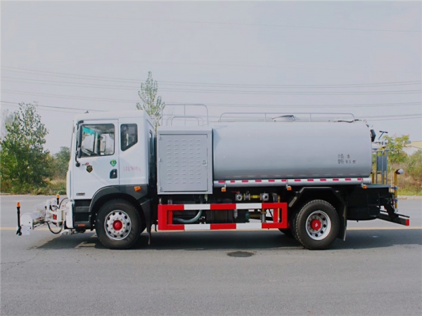 國六東風(fēng)D9 11方路面清洗車 國六東風(fēng)D9 11方路面清洗車