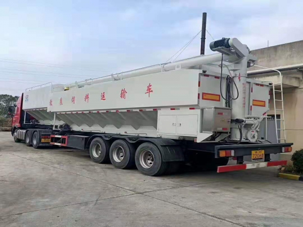半掛55方(28噸)散裝飼料車 半掛55方(28噸)散裝飼料車