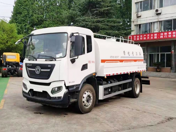 國(guó)六東風(fēng)天錦灑水車 國(guó)六東風(fēng)天錦灑水車