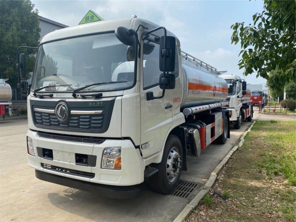 12.7方東風(fēng)天錦單橋國六油罐車 12.7方東風(fēng)天錦單橋國六油罐車
