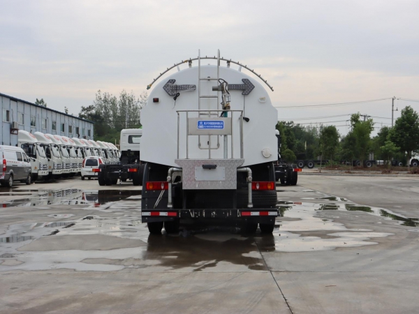 東風(fēng)天錦9方純電動(dòng)路面清洗車 東風(fēng)天錦9方純電動(dòng)路面清洗車