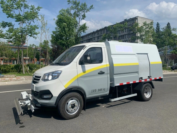 東風(fēng)2方純電動路面養(yǎng)護(hù)車 東風(fēng)2方純電動路面養(yǎng)護(hù)車