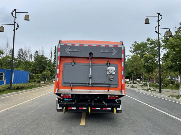 東風(fēng)D9干濕兩用掃路車(chē) 東風(fēng)D9干濕兩用掃路車(chē)
