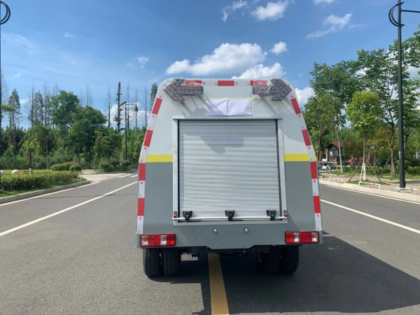 東風(fēng)2方純電動路面養(yǎng)護(hù)車 東風(fēng)2方純電動路面養(yǎng)護(hù)車