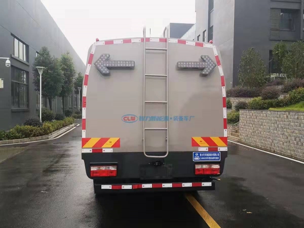 東風(fēng)凱普特純電動(dòng)護(hù)欄清洗車 東風(fēng)凱普特純電動(dòng)護(hù)欄清洗車