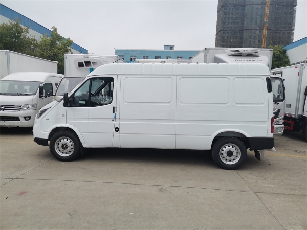 江鈴特順?biāo)幤防滏溸\(yùn)輸車 江鈴特順?biāo)幤防滏溸\(yùn)輸車