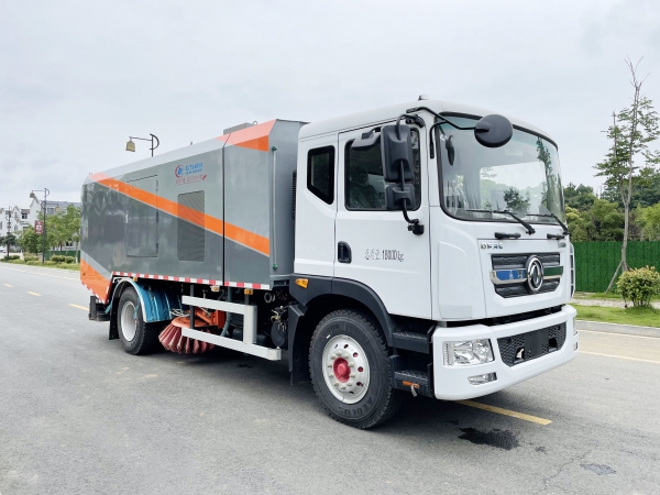 東風(fēng)D9干濕兩用掃路車(chē) 東風(fēng)D9干濕兩用掃路車(chē)