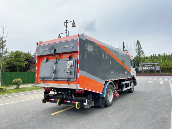 東風(fēng)D9干濕兩用掃路車(chē) 東風(fēng)D9干濕兩用掃路車(chē)