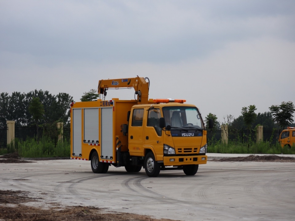 五十鈴帶吊工程救險(xiǎn)車 五十鈴帶吊工程救險(xiǎn)車